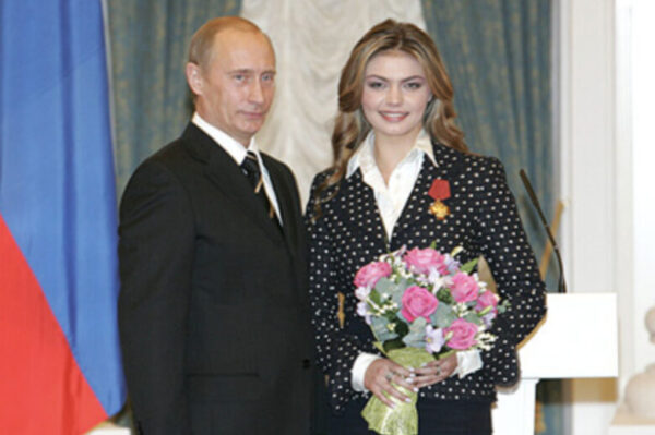 プーチンの愛人のカバエワの顔画像